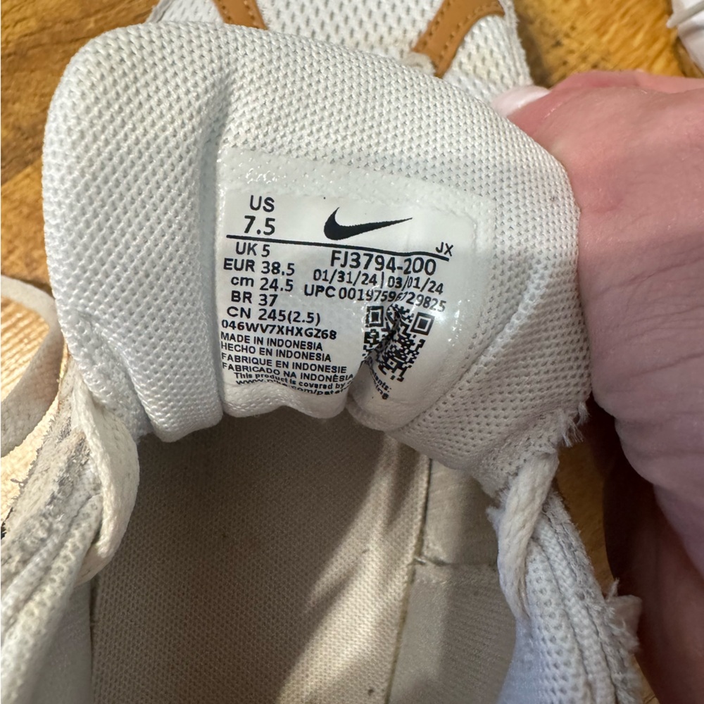 Nike AL8 7.5 - Picture 4 of 4